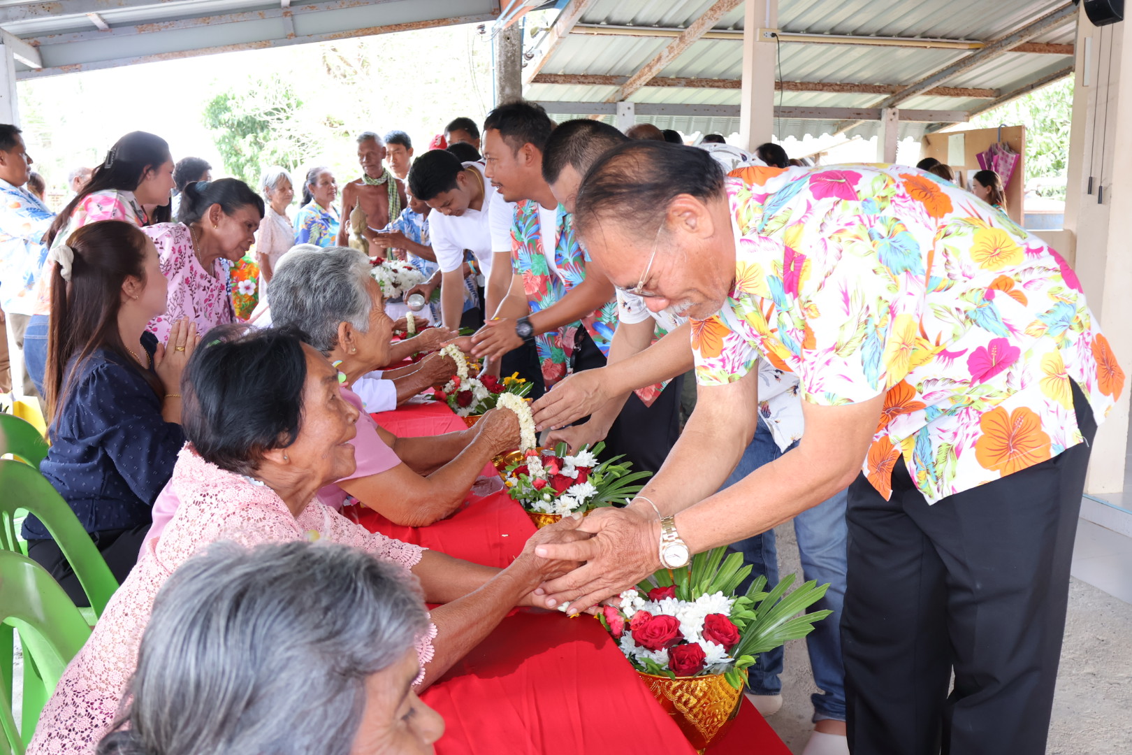 เข้าร่วมพิธีสรงน้ำพระและรดน้ำผู้สูงอายุ เนื่องในเทศกาลสงกรานต์
ณ ศาลาประจำหมู่บ้าน หมู่ที่4 บ้านทุ่งนอก ตำบลดอนทราย อำเภอปากพะยูน จังหวัดพัทลุง