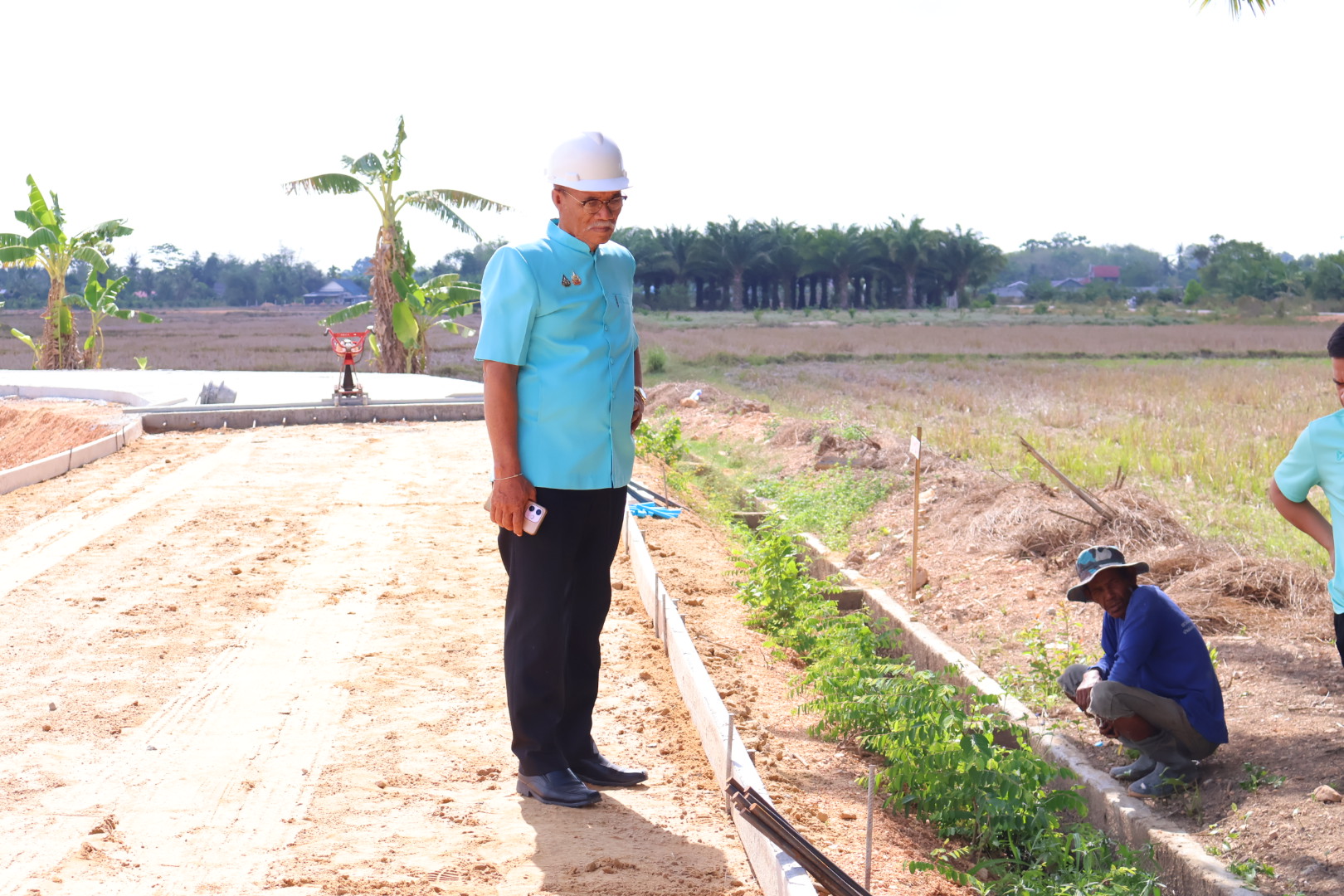ลงพื้นที่ตรวจสอบการดำเนินงานโครงการก่อสร้างถนนคอนกรีตเสริมเหล็ก สายหนองเสม็ด หมู่ที่ 4 เพื่อควบคุมคุณภาพงานให้เป็นไปตามมาตรฐาน และเพื่อความสะดวกปลอดภัยของประชาชน
ณ ถนนสายหนองเสม็ด หมู่ที่ 4 ตำบลดอนทราย อำเภอปากพะยูน จังหวัดพัทลุง