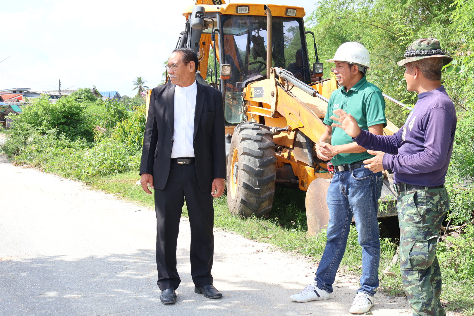 ลงพื้นที่ติดตามโครงการตามแผนพัฒนาของหน่วยบัญชาการทหารพัฒนาภาค 4 โครงการปรับปรุงถนนสายหนองขอน หมู่ที่5 บ้านโคกทราย