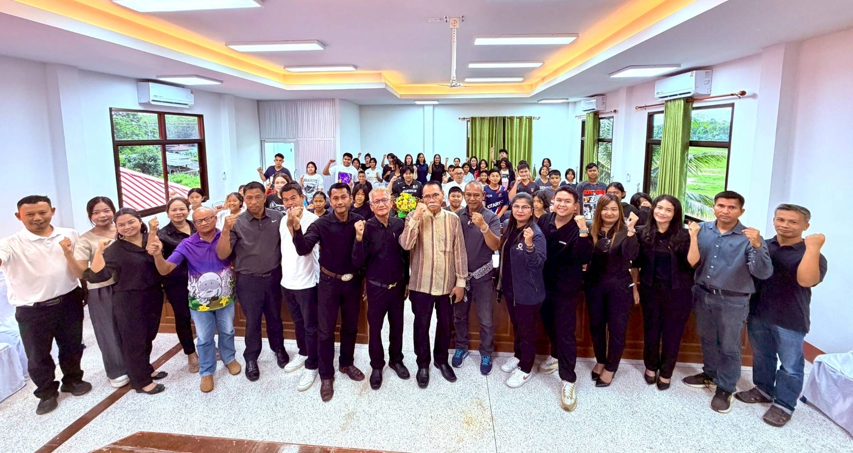 เทศบาลตำบลดอนทราย ร่วมกับสภาองค์กรชุมชนตำบลดอนทราย จัดโครงการพัฒนาคุณภาพชีวิตเด็กและเยาวชนตำบลดอนทราย กิจกรรม "วัยรุ่น  วัยเรียน วัยใส ไม่เสพ ไม่ท้อง ไม่ติดเกมส์" 
โดยมีวัตถุประสงค์ เพื่อให้เด็กและเยาวชนได้รับการส่งเสริมกิจกรรมที่เป็นประโยชน์ หลีกเลี่ยง พฤติกรรมเสี่ยงที่ไม่เหมาะสม มีการแสดงออกอย่างสร้างสรรค์ ปรับเปลี่ยนทัศนคติ ความคิด ส่งเสริมการเรียนรู้ของเด็กในรูปแบบต่างๆ ให้มีภูมิคุ้มกันและสร้างความรู้ความเข้าใจเกี่ยวกับปัญหาและผลกระทบที่เกิดขึ้นจากการมีเพศสัมพันธ์ก่อนวัยอันควร การตั้งครรภ์ไม่พร้อม การเสพยาเสพติดและการติดเกมส์ ได้เรียนรู้ถึงหน้าที่ความรับผิดชอบต่อตนเอง